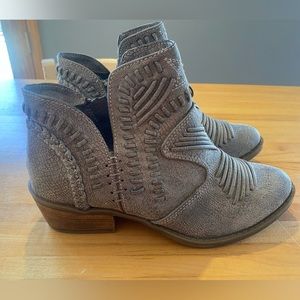 Size 7.5 Women’s Not Rated Western Booties